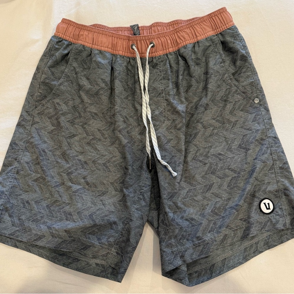 Men's Vuori Gray and Orange Patterned Shorts 7”